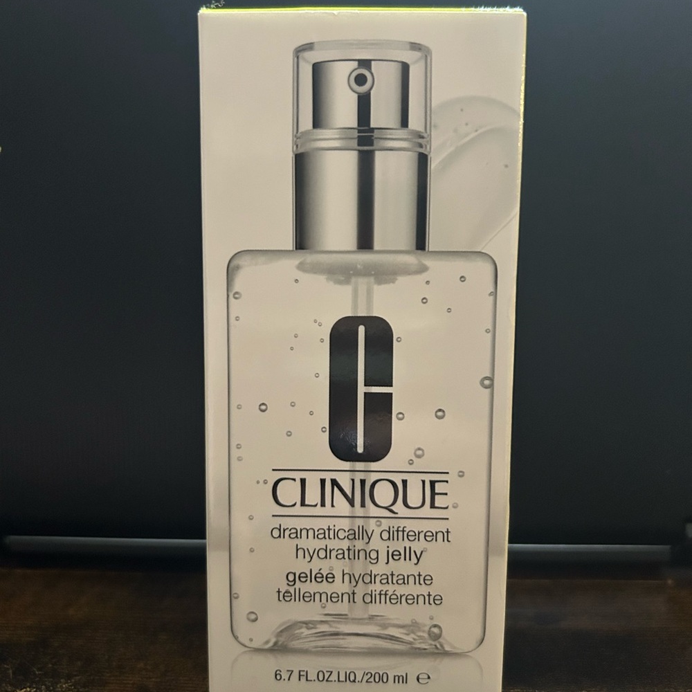 NIB / Clinique Dramatically Different Jelly 6.7 oz / 200 ml Jumbo / Retail $47 - Picture 3 of 6